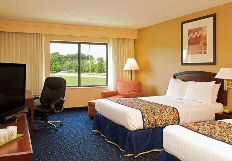 Country Inn & Suites By Radisson, Columbus-Edinburgh Bilik gambar